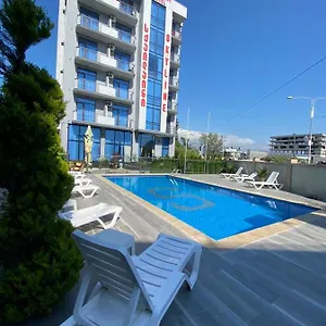 Skyline 4* באטומי
